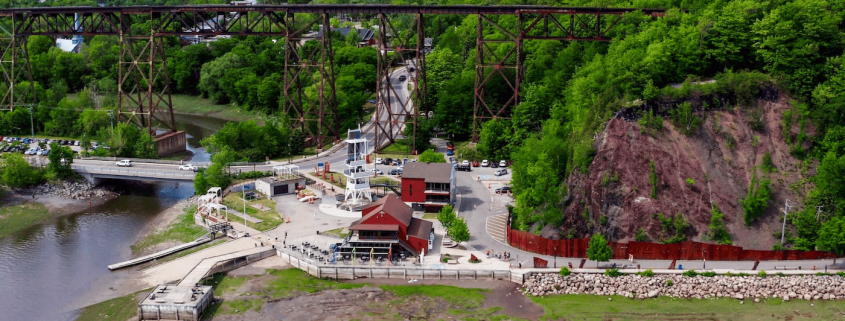 Vue panoramique du viaduc le Tracel et du fleuve Saint-Laurent, illustrant le cadre de vie idéal pour l'achat d'une maison à Cap-Rouge.