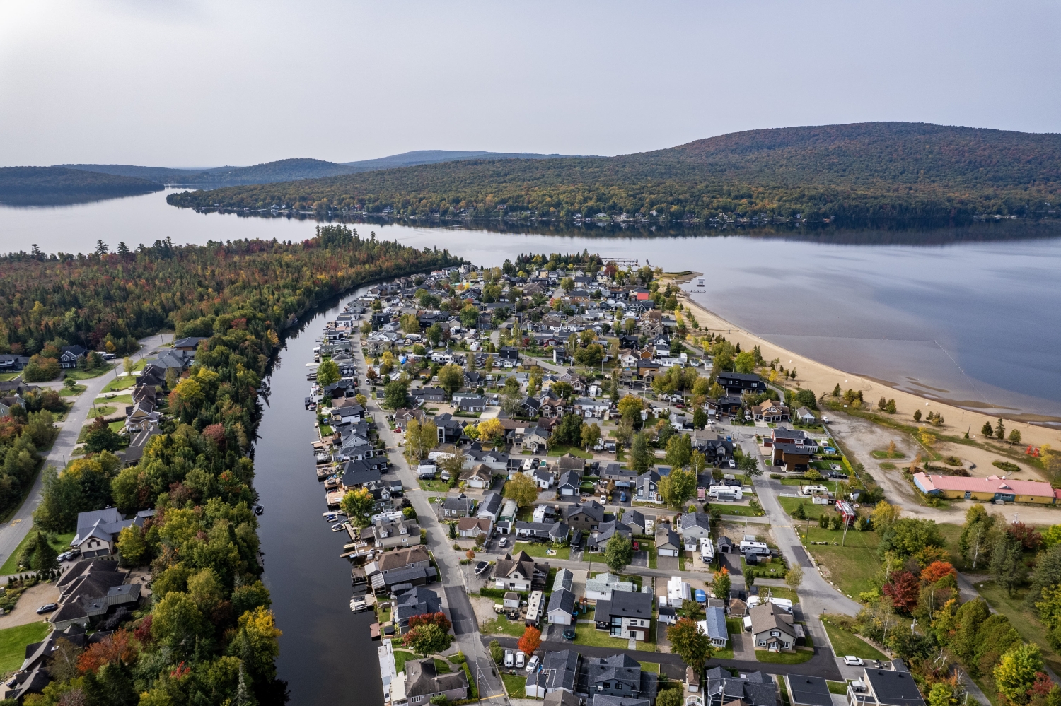 Vue aérienne du lac Saint-Joseph, région de Québec