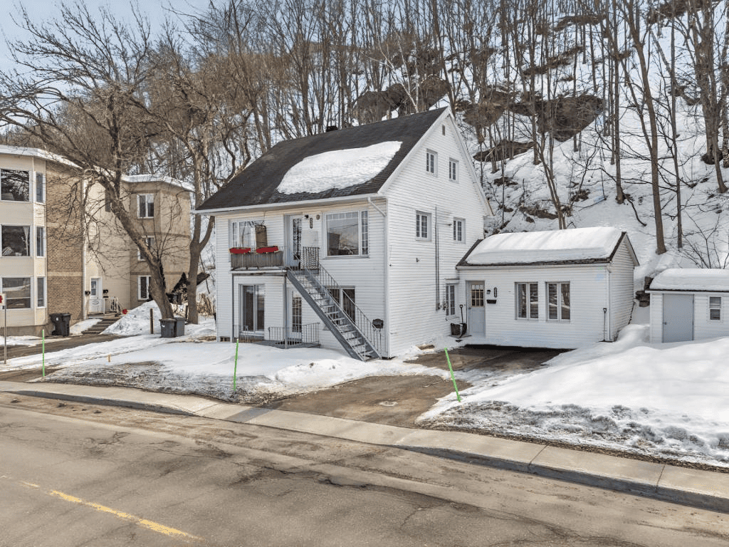 Image duplex avec vue sur le fleuve à Lévis (Desjardins)