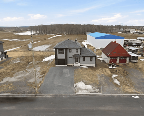 Image de maison bi-générationnelle neuve à Saint-Henri