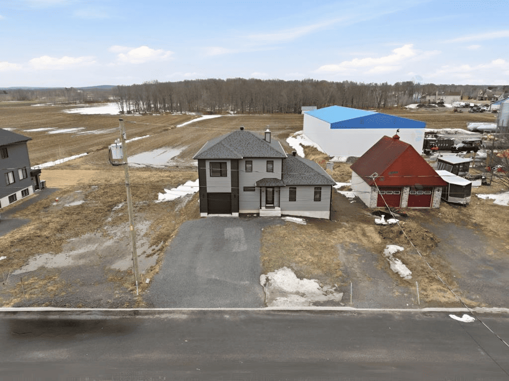 Image de maison bi-générationnelle neuve à Saint-Henri