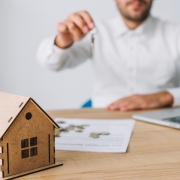 Maison à vendre avec pancarte vendue rapidement en moins d'une semaine dans le marché immobilier actif de Chutes-de-la-Chaudière Est — analyse de Stéphane Simard, courtier Équipe Jean-François Morin