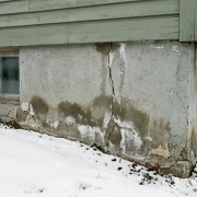 Fissure dans une fondation de maison à Québec — vice caché typique