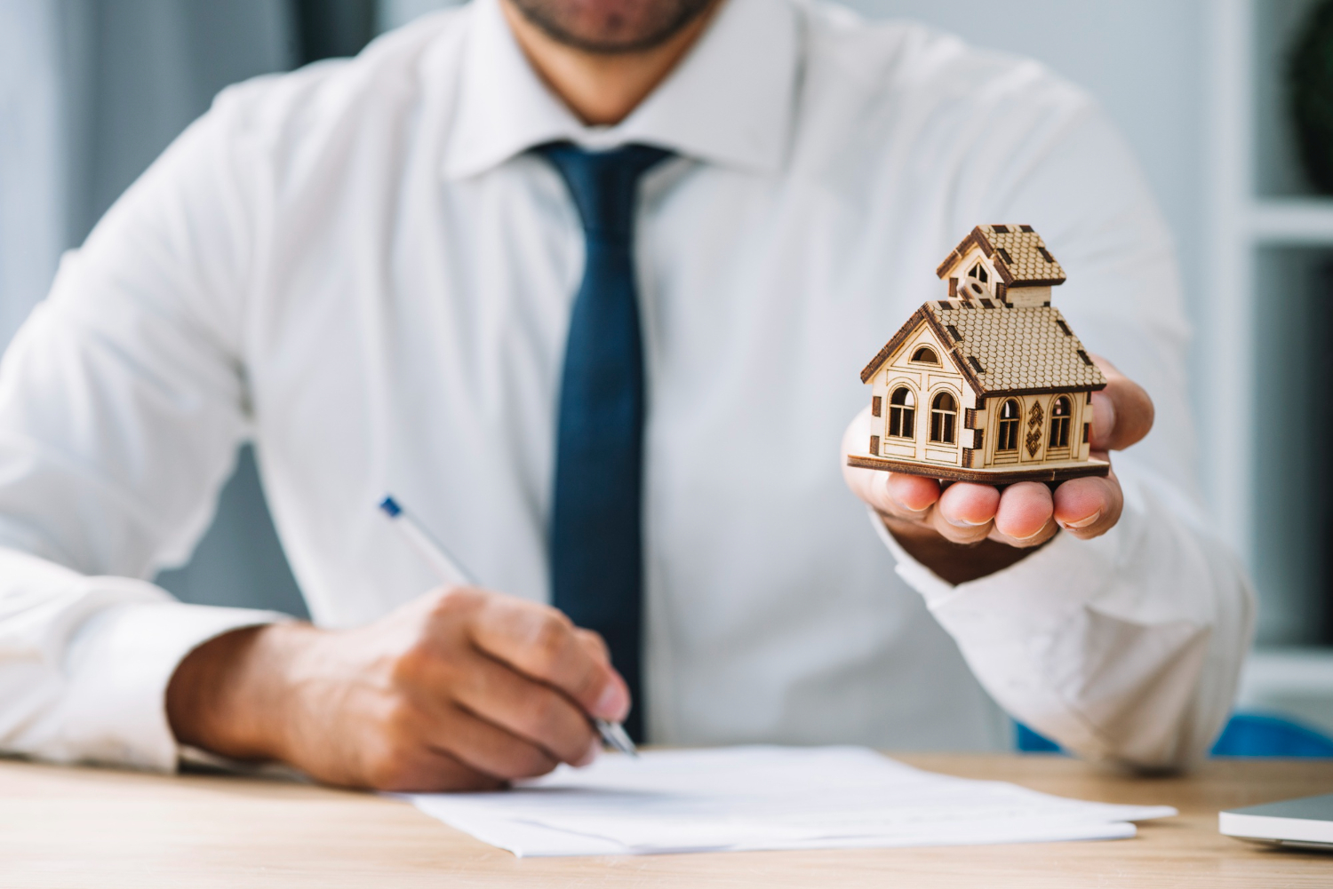 Devenir courtier immobilier — les conseils de François Côté