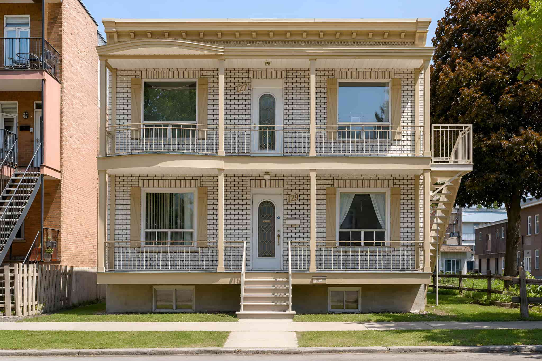 Triplex détaché à vendre à Saint-Sauveur (Québec) : un actif patrimonial rare dans l’un des quartiers les plus dynamiques de la Capitale - equipe Jean-François Morin