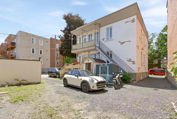 Triplex détaché à vendre à Saint-Sauveur (Québec) : un actif patrimonial rare dans l’un des quartiers les plus dynamiques de la Capitale - equipe Jean-François Morin