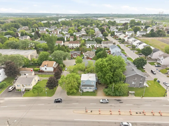 Triplex à vendre à Duberger-Les Saules (Québec) : rendement locatif et potentiel de valorisation au cœur de l’arrondissement Les Rivières - equipe Jean-François Morin