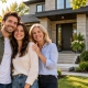 Famille devant une maison illustrant un don d’équité pour faciliter un achat immobilier