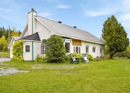 Maison blanche à Saint-Sylvestre dans la MRC de Lotbinière